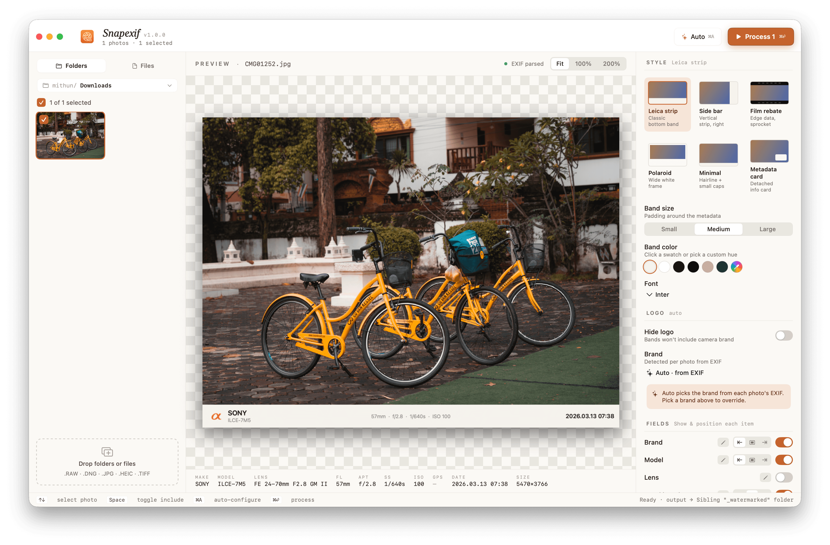 SnapExif app — light mode